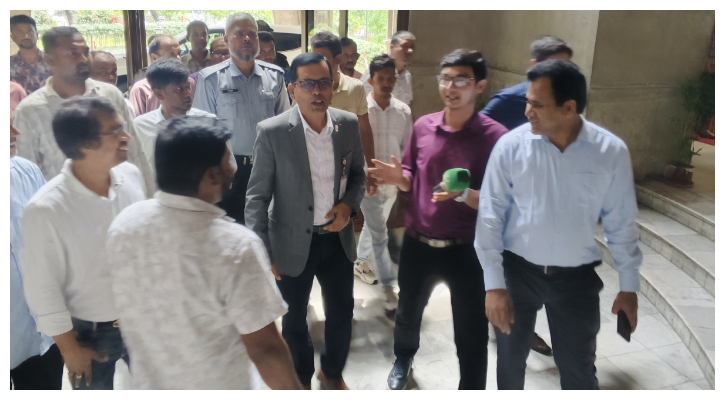 ৪২ দিন পর খোলা হলো কার্যালয়ের তালা, যোগ দিলেন প্রশাসক 